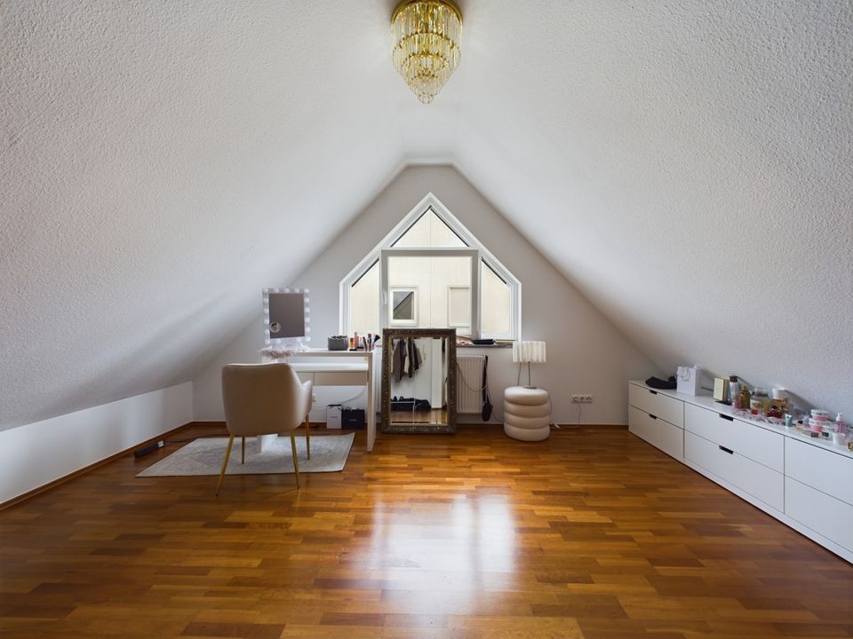 Moderne, helle und gepflegte Doppelhaushälfte mit Garage und Carport in top Wohnlage in Mögeldorf in Nürnberg (Mittelfr)