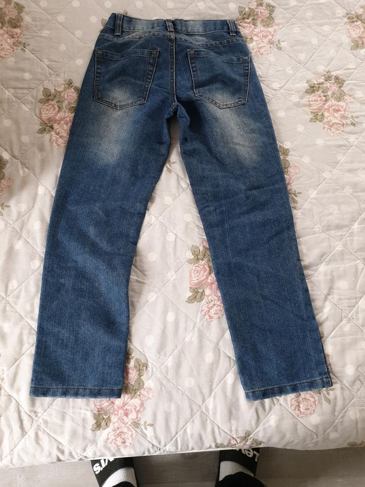 Jeans Gr.140 in Warburg