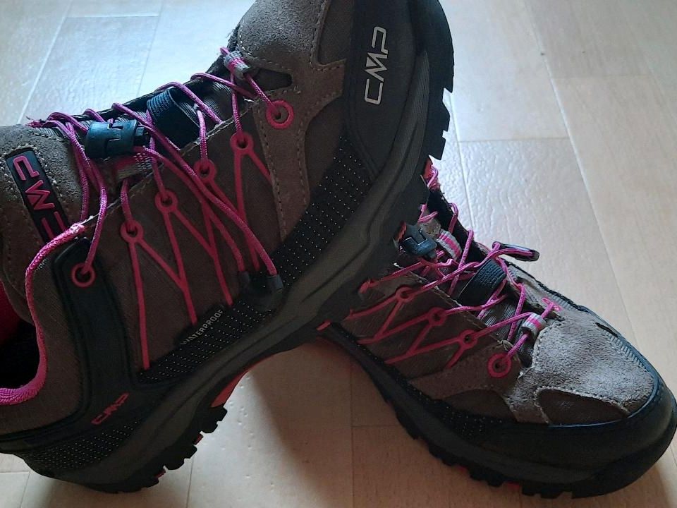 Trekking Schuhe ,  Wanderschuhe in Neunkirchen