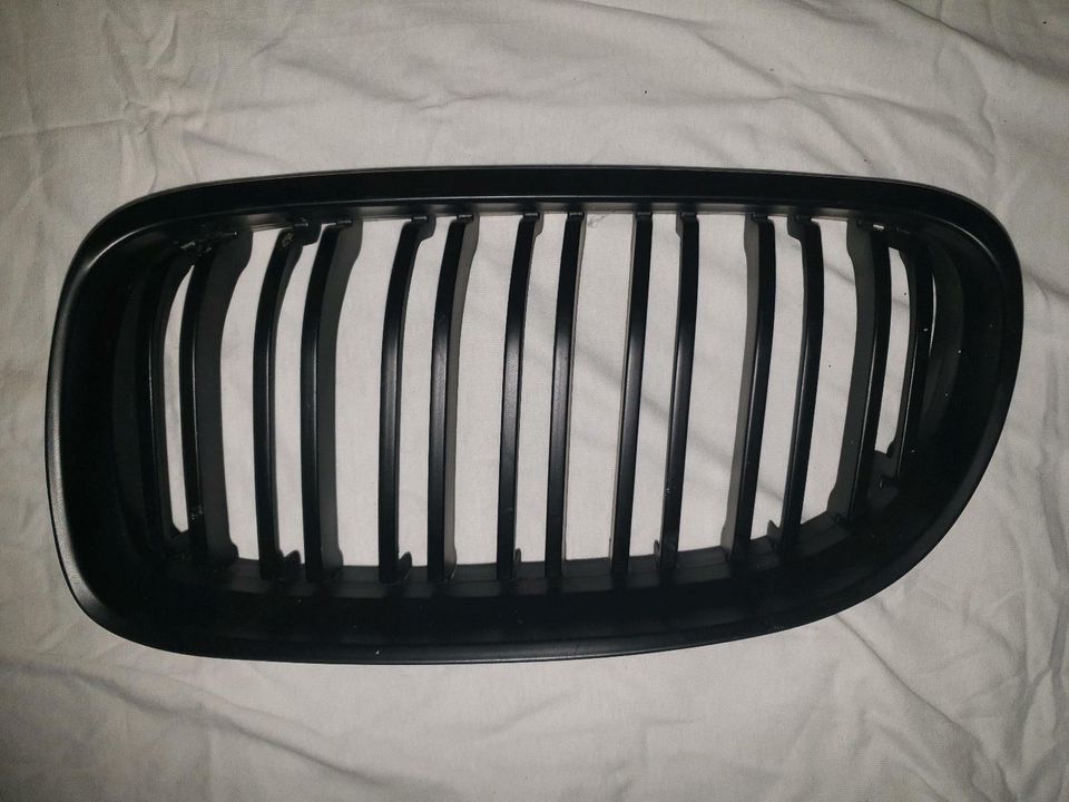 Bmw E90 E91 schwarz Frontgitter Frontgrill Nieren Doppelsteg in Kaiserslautern