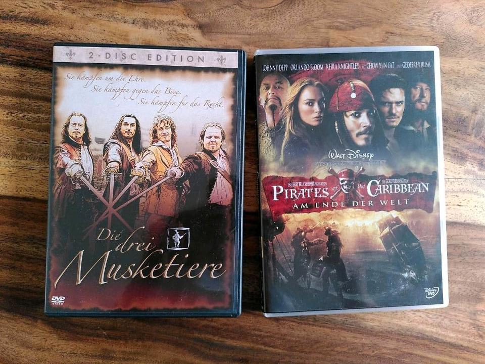 2 DVDs die drei Musketiere /Fluch der Karibik am Ende der Welt in München