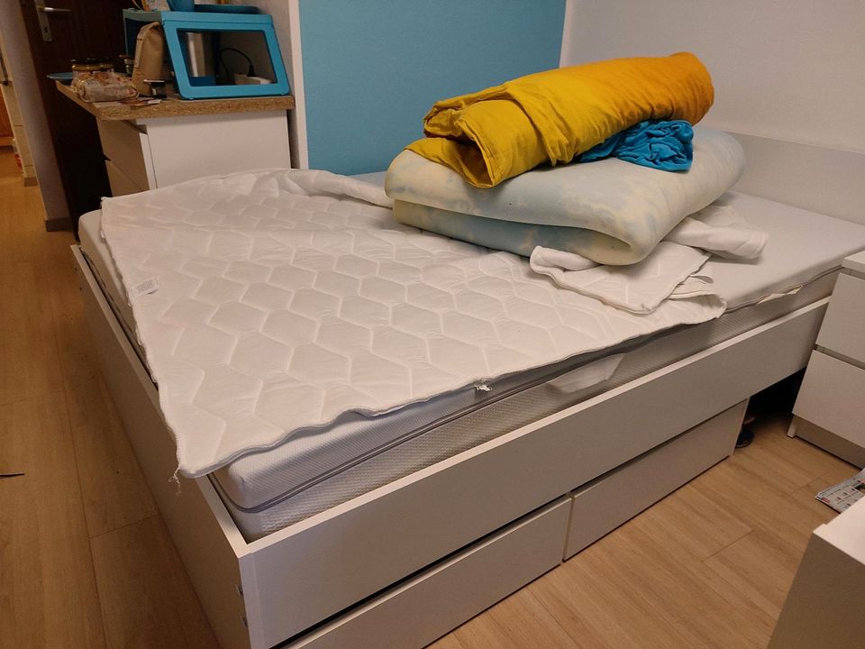 Bett, 140x200, halber Preis, mit Stauraum/Schubladen, weiß in Osnabrück