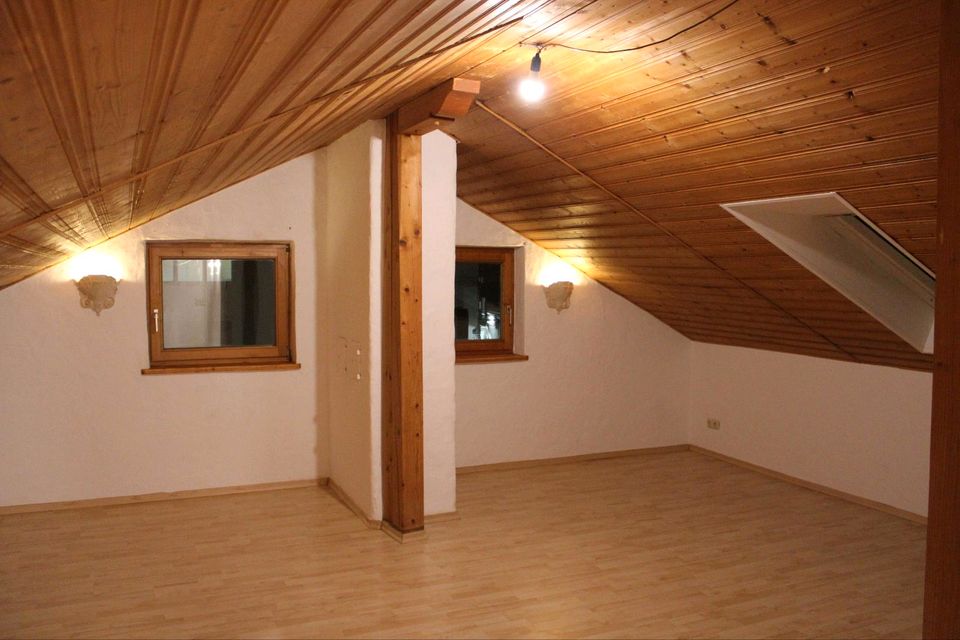 Verkaufe 2,5 Zimmer Dachgeschosswohnung mit 46m² in Fridolfing in Fridolfing