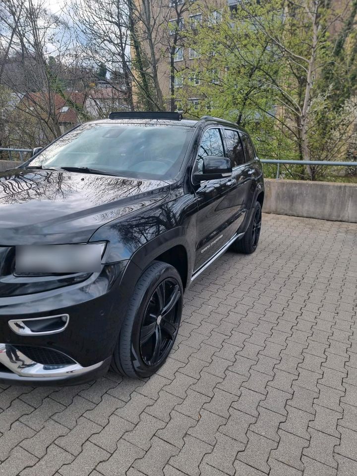 Grand Cherokee Summit in Schwarz in Reutlingen