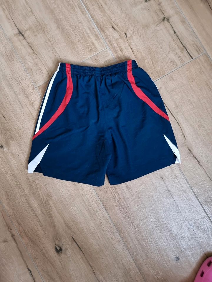 Adidas short Gr.140 Sporthose in Ilmenau