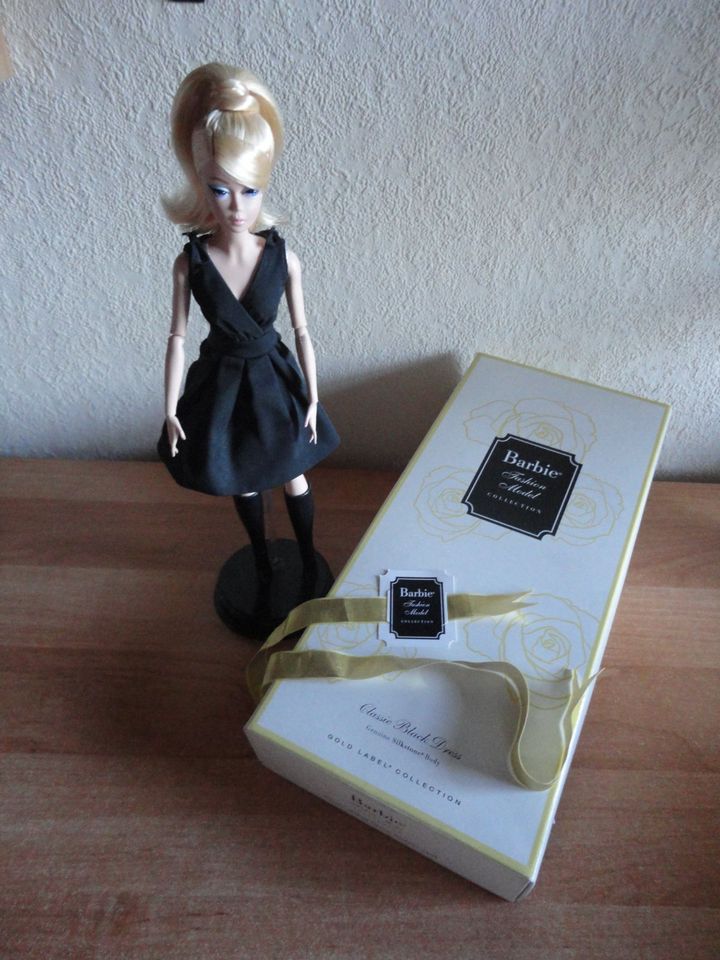 Barbie Fashion Model Classic Black Dress Silkstone blond Puppe in Waldmünchen