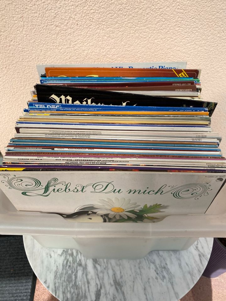 80 Schallplatten alle für 35 Euro in Zirndorf