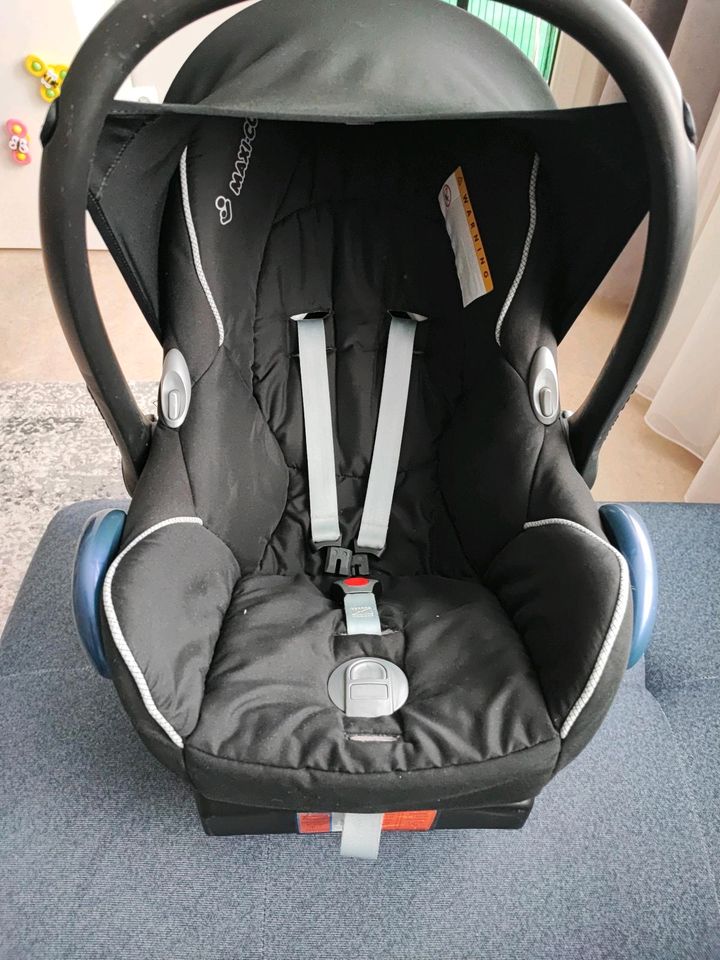 Maxi Cosi Cabrio Fix mit Easy Base 2 in Forchheim