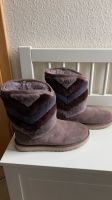 UGG Boots Stiefel Wildleder Gr. 41 Lila/Altrosa/Burgund Niedersachsen - Hildesheim Vorschau