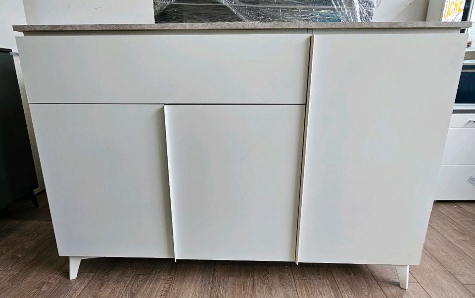 Kommode/Sideboard Sandstein/Weiß neu aufgebaut in Lübbecke 