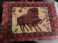 Aufbewahrungsbox rot gemustert mit antiken Pferden mit Deckel Obergiesing-Fasangarten - Obergiesing Vorschau