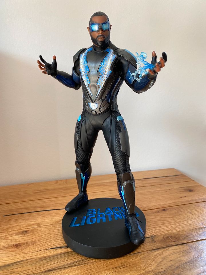 Black Lightning 1:6 / 30cm Sammlerfigur DCTV + OVP in Elmshorn