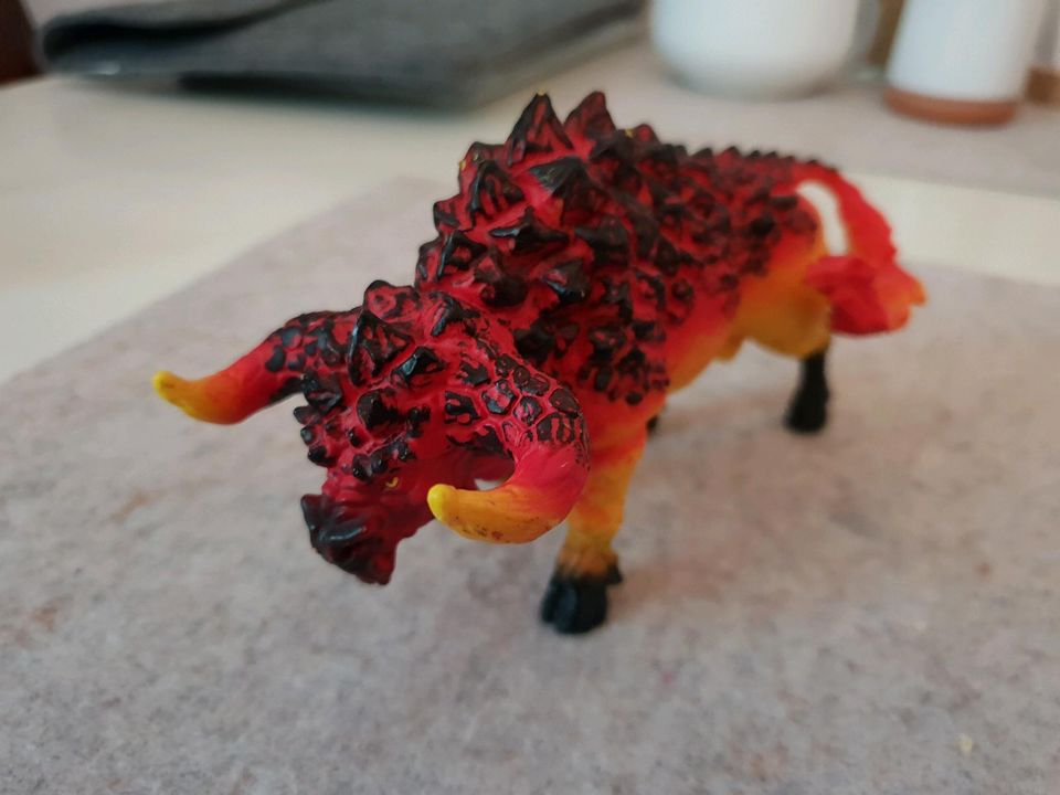 Eldrador Schleich Feuerstier Lavawelt in Bremen