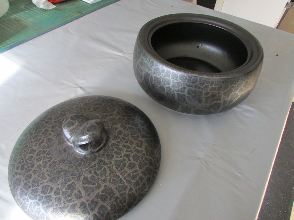 dekorative Schüssel mit Deckel schwarz / silber Keramik in Nümbrecht