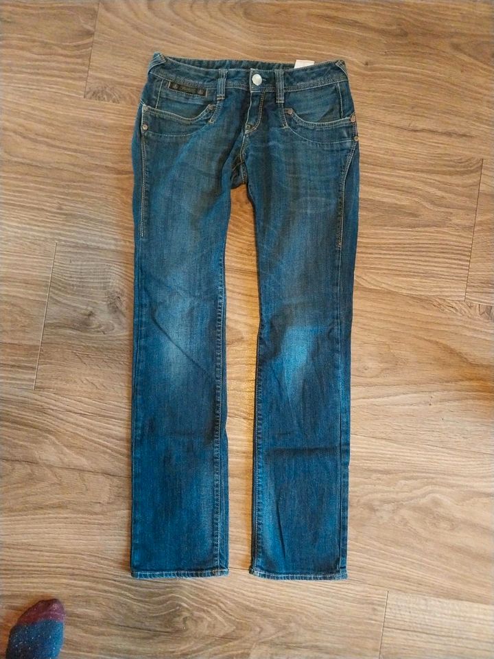 Jeans von Herrlicher in 27/32 in Neu Wulmstorf