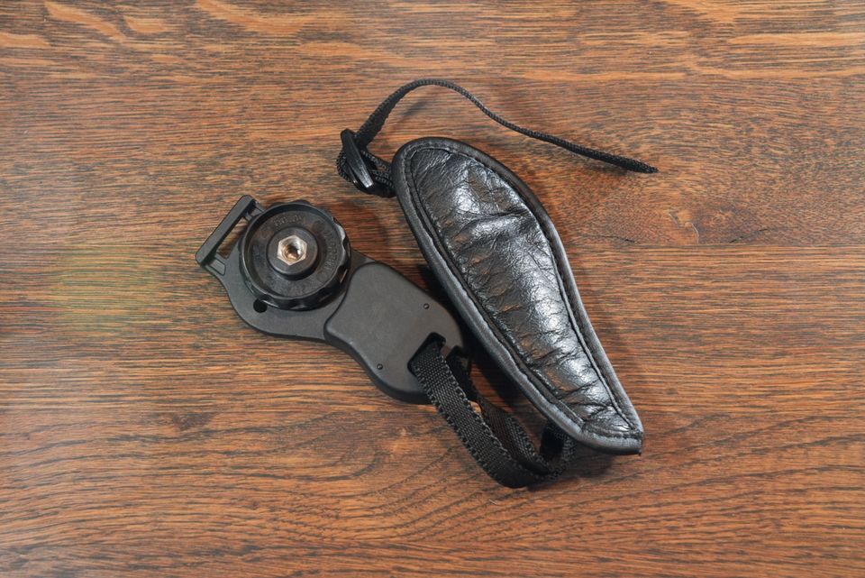Matin Handschlaufe aus Leder inkl. Kameraplatte für Stativgewinde in Eschwege
