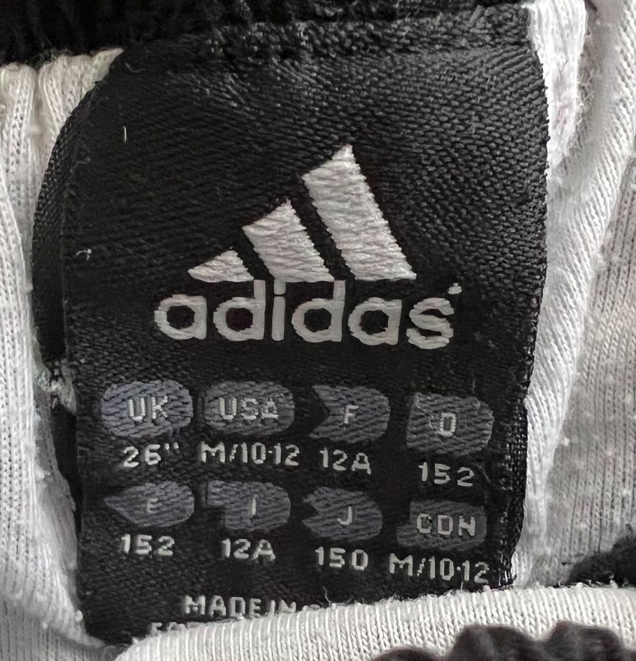 Adidas kurze Sporthose in München
