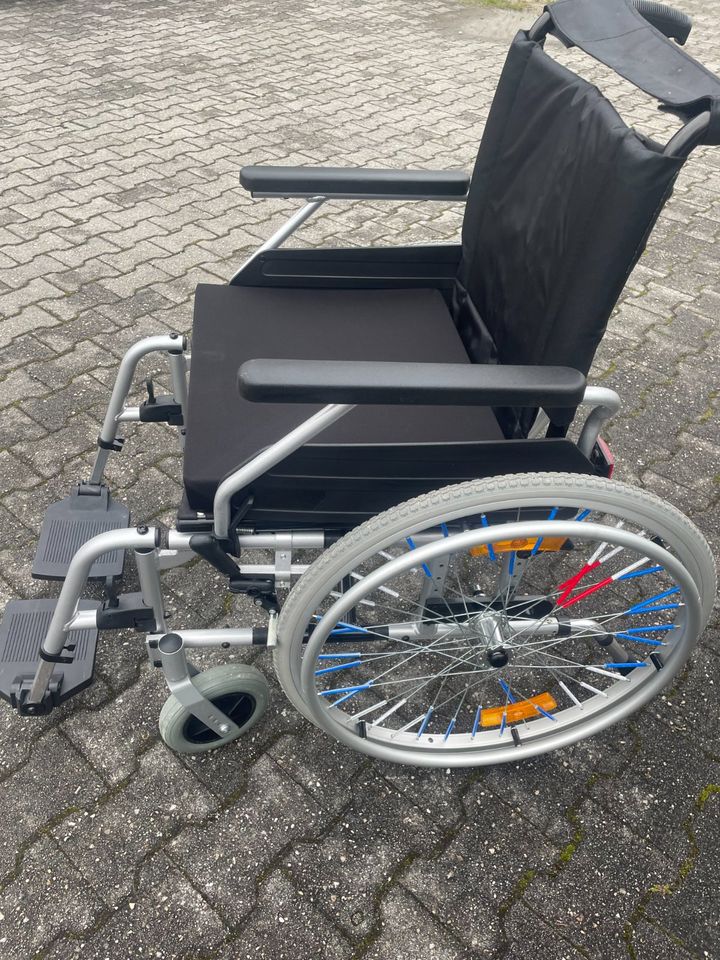 Uniroll Rollstuhl Aluminium sehr leicht Neu in Vaterstetten
