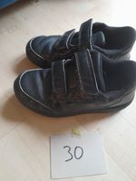 Kinder Turnschuhe Adidas Gr 30 schwarz Nordrhein-Westfalen - Hürth Vorschau