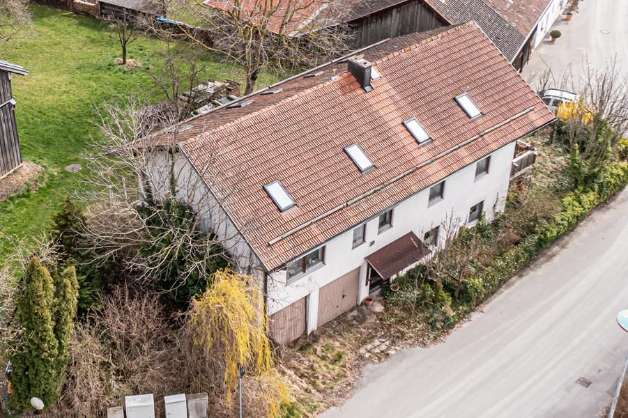 Sanierungsbedürftiges Mehrfamilienhaus in Lixenried in Furth im Wald