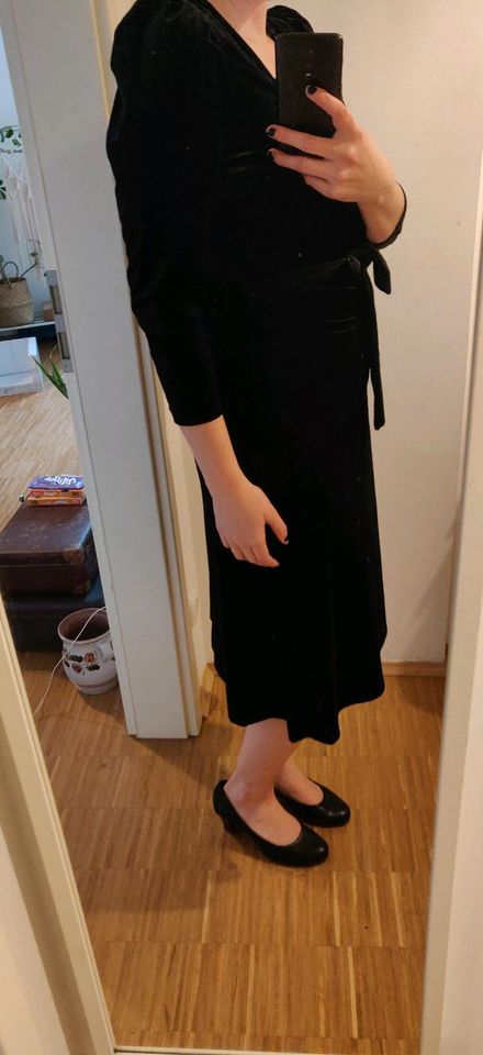 DKNY Samtkleid schwarz Kleid M 38 in Dresden