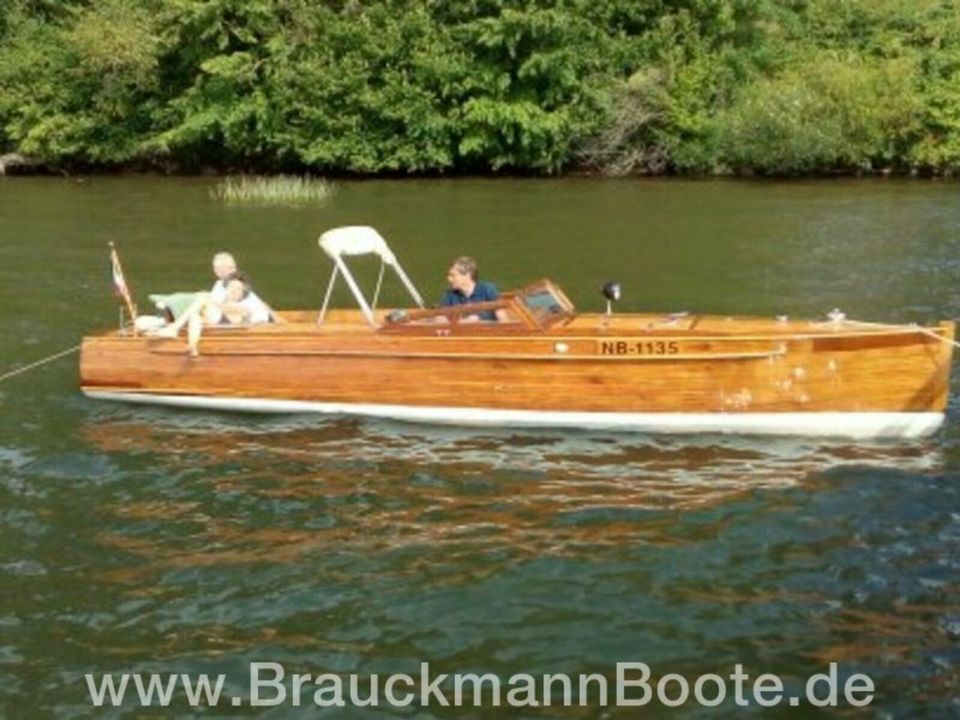 offenes Mahagonie Motorboot Karwel geplankt (MM) in Brandenburg an der Havel