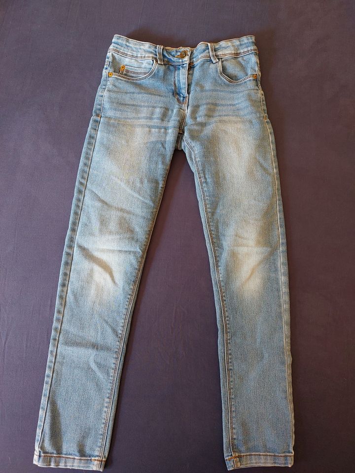 Mädchen Jeans - Yigga - Gr. 146 - top Zustand in Neu Wulmstorf