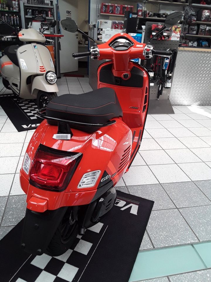 Vespa GTS 300 Super Sport in Coerde