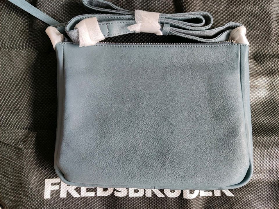 Fredsbruder Tasche Lary blau grau Neu in Ottweiler