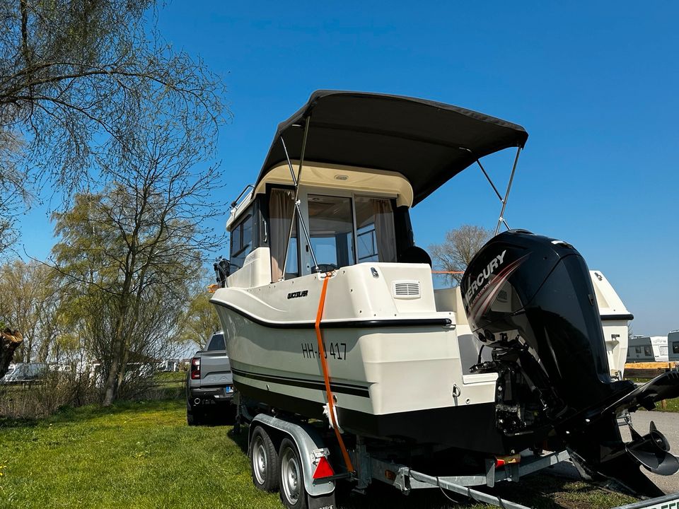 Quicksilver Captur 555 Pilothouse + 100PS + Verdeck und Bimini in Hamburg