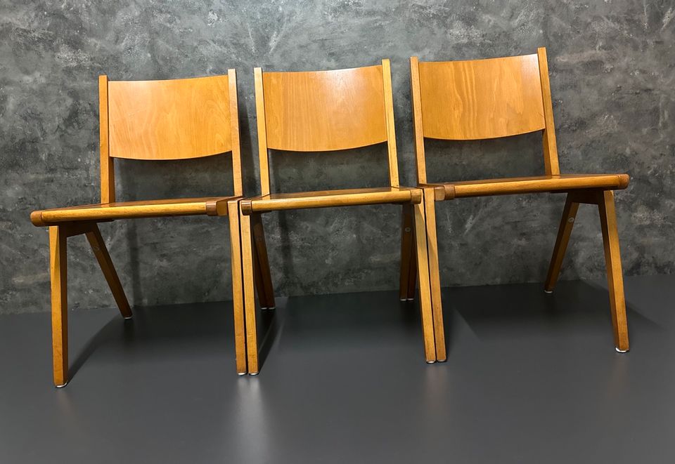 Vintage Stühle Retro Holzstühle Stapelstühle Bauhaus Stuhl 60er in Frankfurt am Main