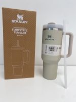 Stanley Quencher Tumbler 1200ml, Neu und OVP aus USA. Dune Farbe. Nordrhein-Westfalen - Iserlohn Vorschau