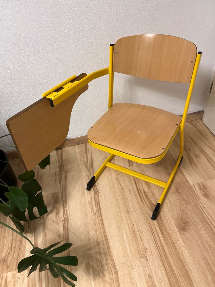 4x Stuhl mit Klapptisch Kufenstuhl Schreibauflage ASS Woodmark in Dresden