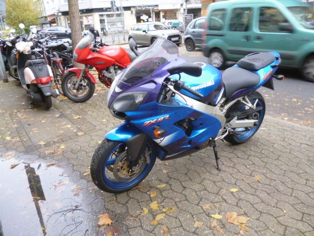 Kawasaki ZX 9 R in Düsseldorf