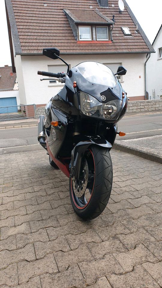 Yamaha YZF 1000 Thunderace in Martinstein