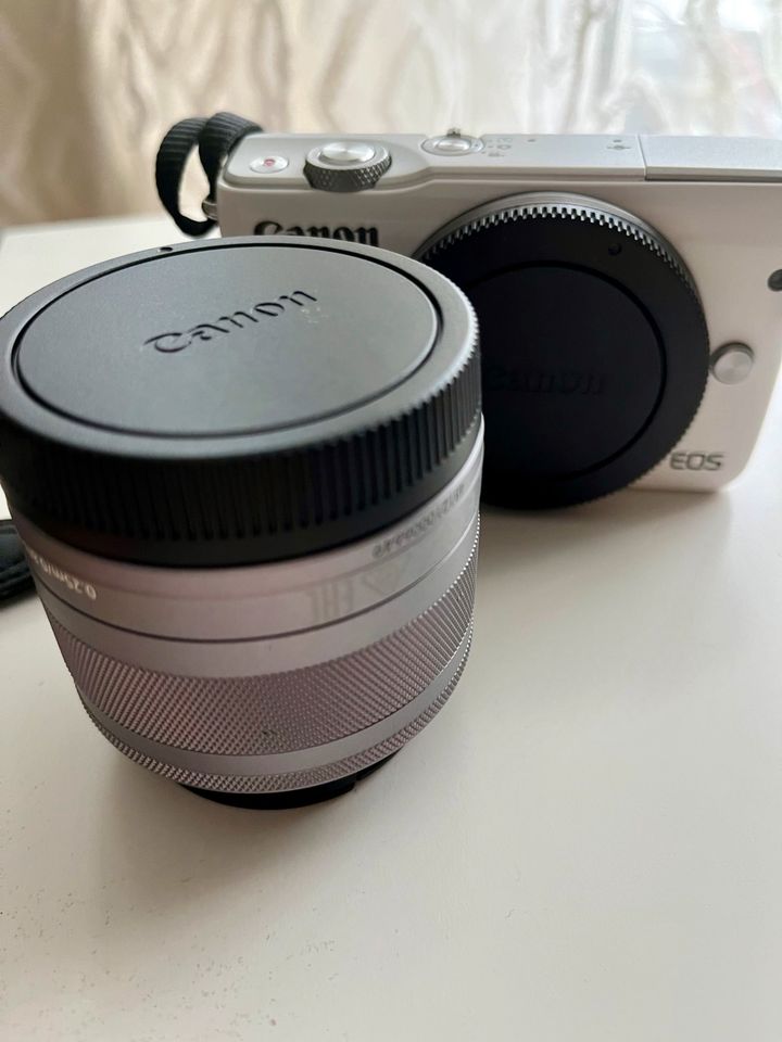 Canon EOS M10 Systemkamera + Objektiv EF-M 15-45mm 1:3.5-6.3 STM in Wuppertal