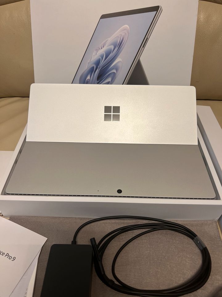 Microsoft Surface Pro 9. 12 Gen. i5-16GB-256GB. NEU. Garantie in Rostock