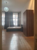 90 – Sehr großes helles möbliertes Zimmer, mit Küche, geteiltes B Friedrichshain-Kreuzberg - Friedrichshain Vorschau