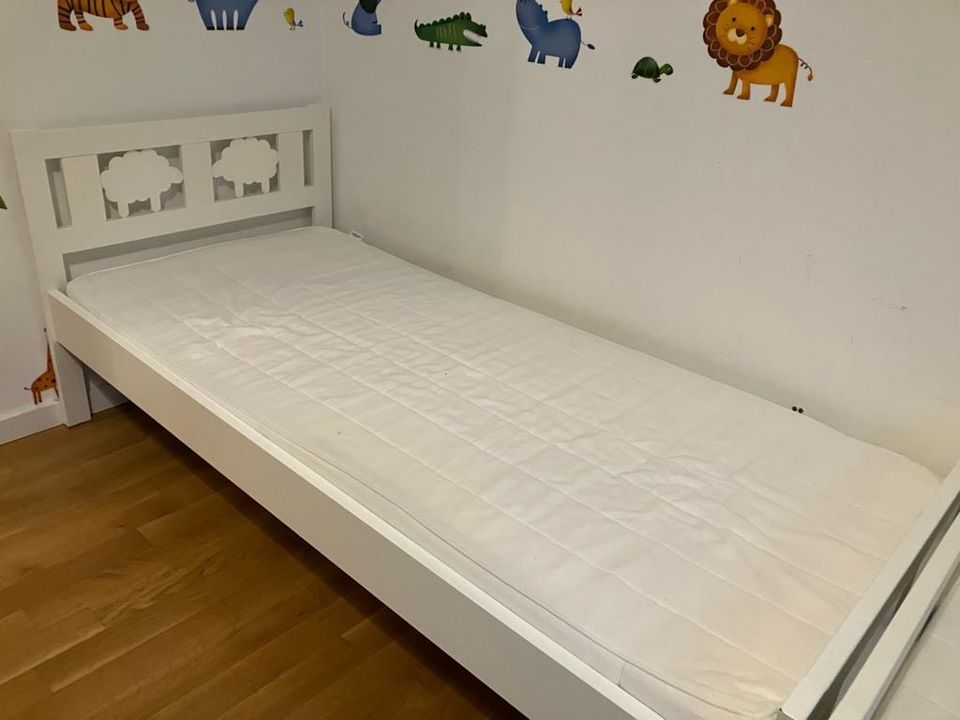 Kinderbett / Juniorbett - IKEA Kritter - 70cm x 160cm, weiss in Hamburg