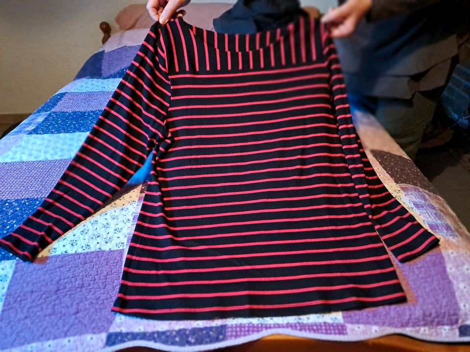 Shirt langärmlig größe 44 - 46 von Sheego ungetragen rot/schwarz in Kempen