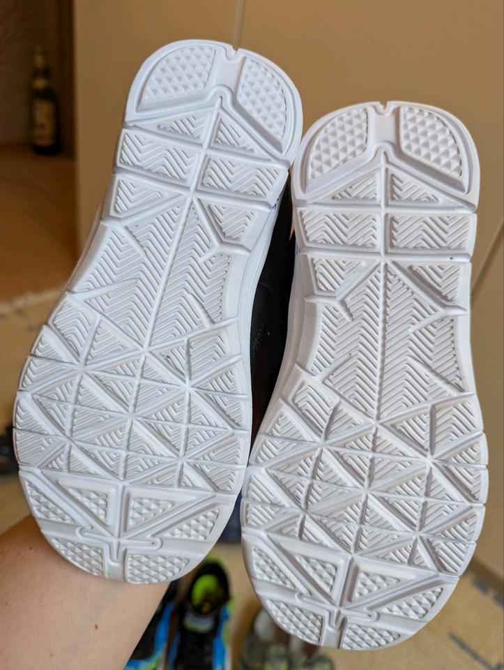 div. Turnschuhe, Sandalen, Jungs, Gr. 27-31, Keen,FILA,... in Eschelbronn