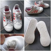 Adidas Sneaker weiß mit roten Streifen, Größe 33 Nordrhein-Westfalen - Kranenburg Vorschau