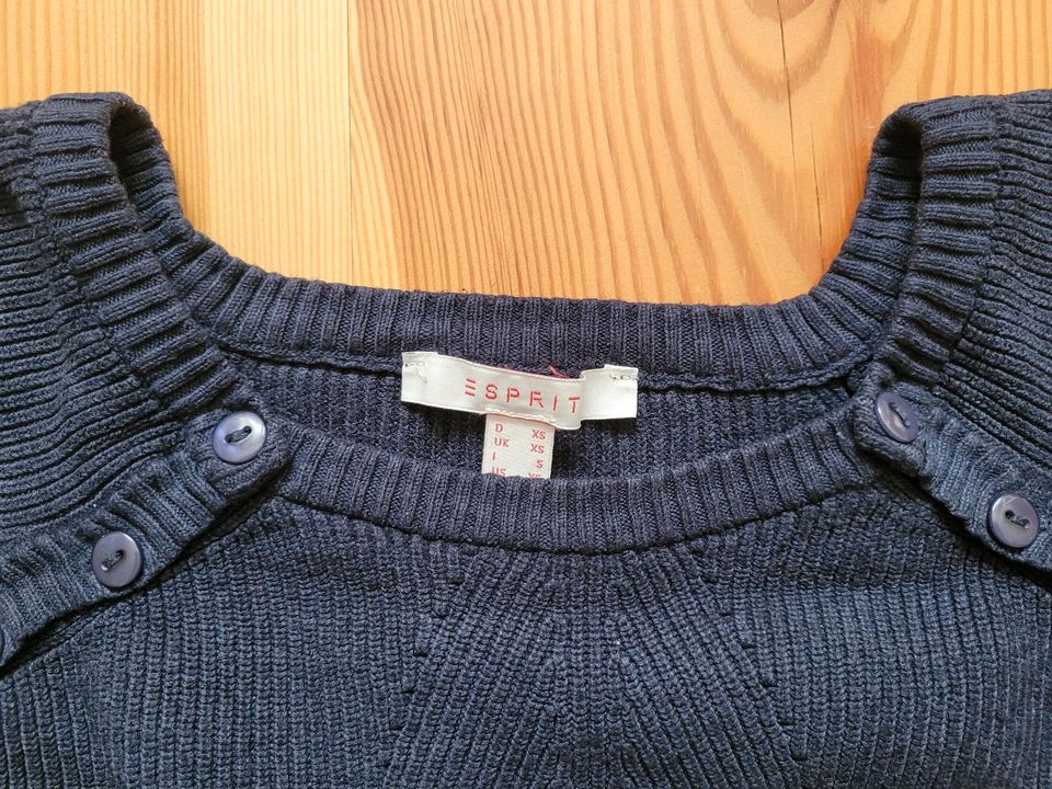 Still-Pullover mit Knopfleiste von Esprit Gr. XS in Birkenwerder