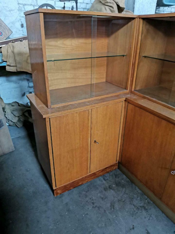 Eckschrank Mid Century midcentury Eiche hell Vitrine Schiebetüren in Hessisch Oldendorf