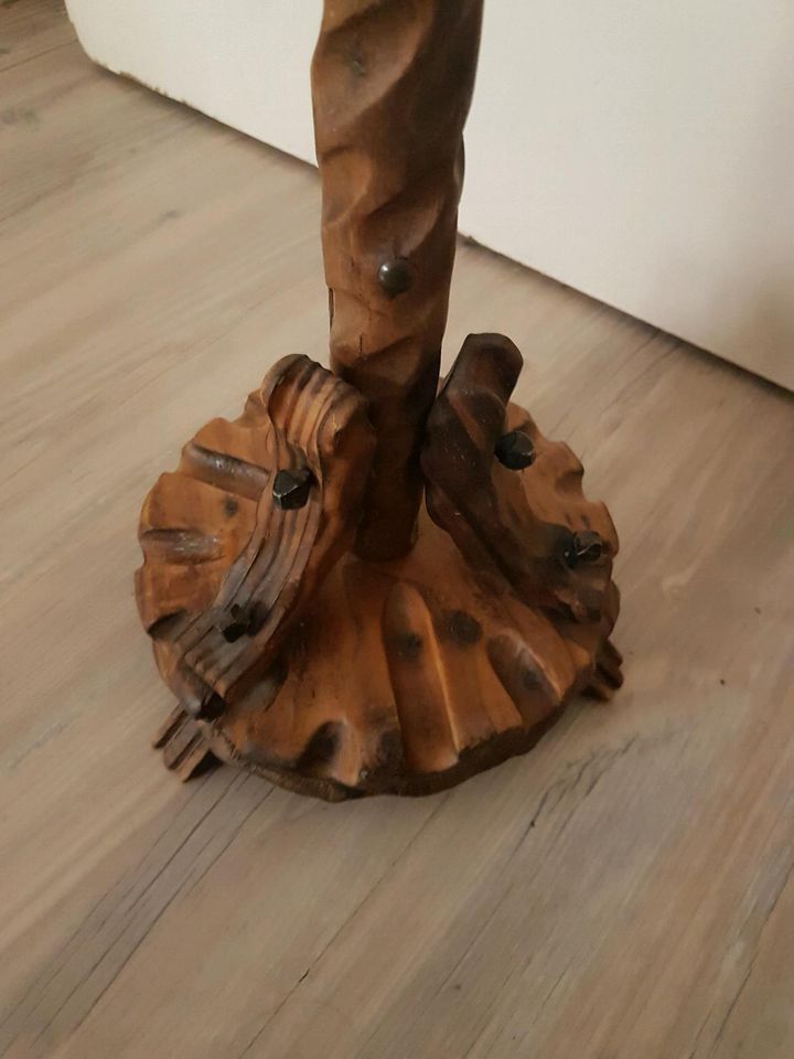 Kerzenhalter aus Holz in Flieden