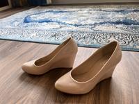 Schuhe mit Keilabsatz cremeweiss glänzend Dortmund - Innenstadt-West Vorschau