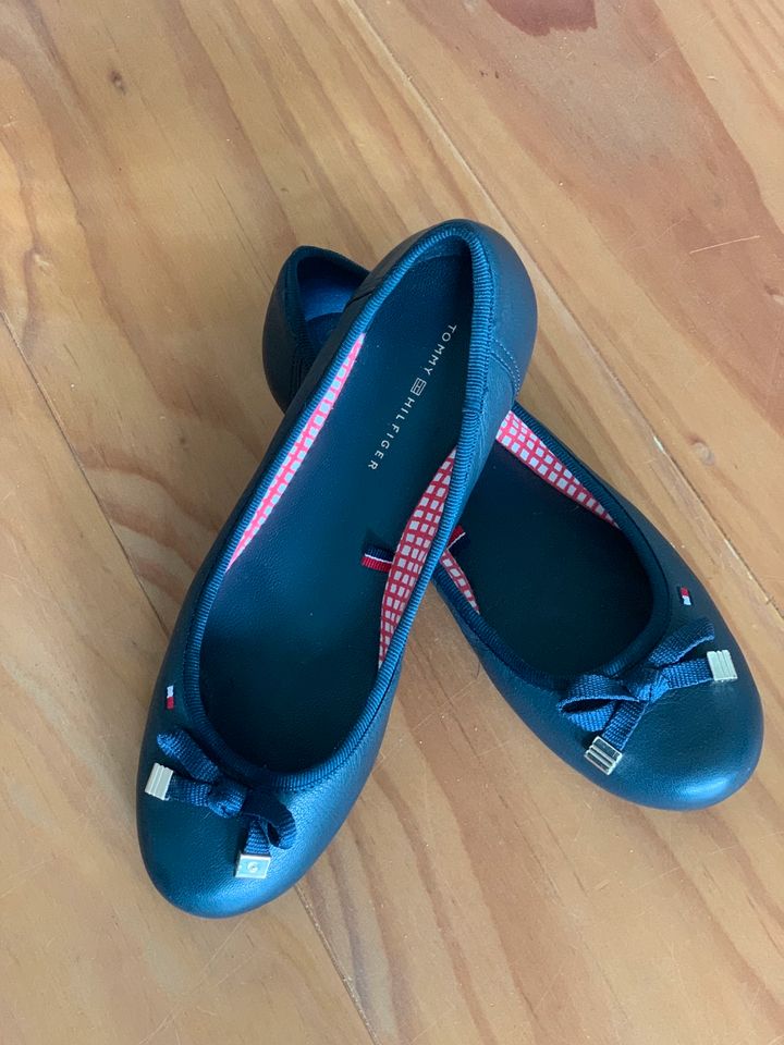 fordom Forstyrre Donau NEU❗️ Tommy Hilfiger Ballerinas dunkelblau Leder Schuhe in Aachen -  Eilendorf | eBay Kleinanzeigen ist jetzt Kleinanzeigen