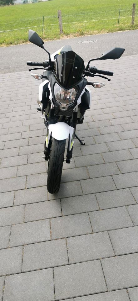 KAWASAKI Z125 in Legden