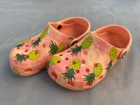 Crocs in orange mit Ananas-Aufdruck Niedersachsen - Göttingen Vorschau