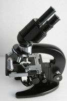 Carl Zeiss Jena zweiäugiges Mikroskop inkl. fünf Objektive Berlin - Reinickendorf Vorschau